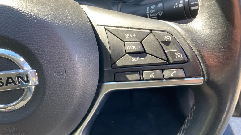 Nissan Qashqai 1.3 DiG-T Acenta Premium 5dr Petrol Hatchback